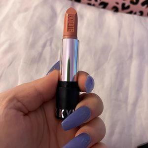 KYLIE Jenner Lipstick in Crème Brulee